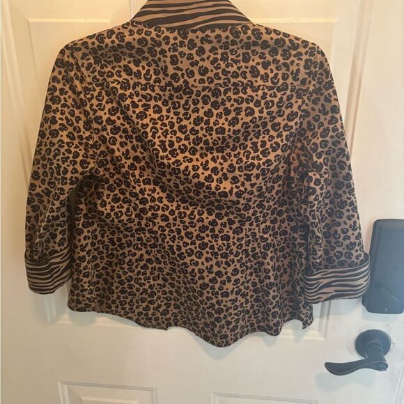 Investments Black and Brown Leopard  3/4 Sleeve Notched Collar Button Down Shirt - Picture 4 of 6